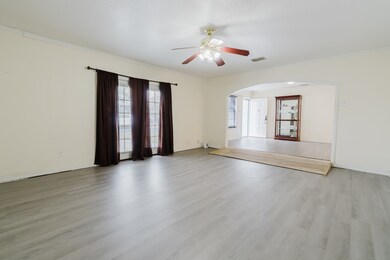 1401 Barcelona Dr, Corpus Christi, TX 78416 - photo 5