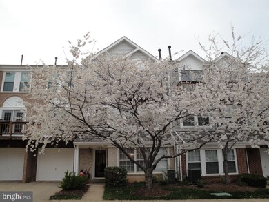 11716 Scooter Ln unit 18, Fairfax, VA 22030 - photo 2