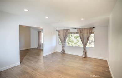 9402 Via Yolanda, Burbank, CA 91504 - photo 6