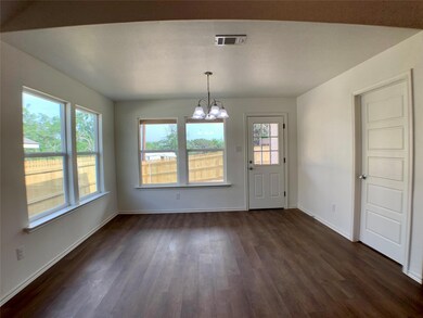 813 Pease River Dr, Granbury, TX 76048 - photo 3