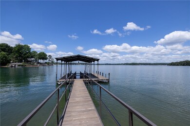 Dock with lift
