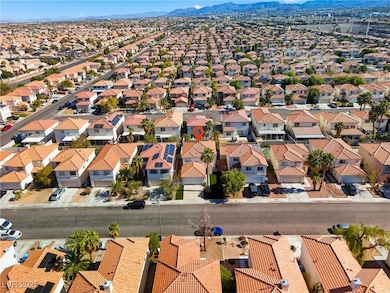 10152 Climbing Lily St, Las Vegas, NV 89183 - photo 3