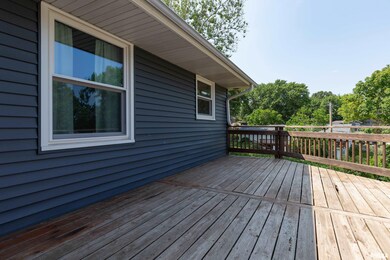 1504 Broadview Dr, Bettendorf, IA 52722 - photo 4