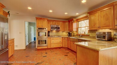 25 Brookside Cir, Marlboro, NJ 07746 - photo 2