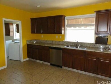 Family sized kitchen with granite counter tops rec