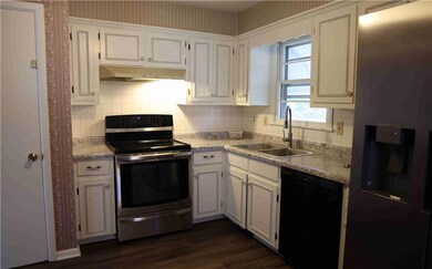 9906 Lawndale Ave, Kansas City, MO 64137 - photo 4