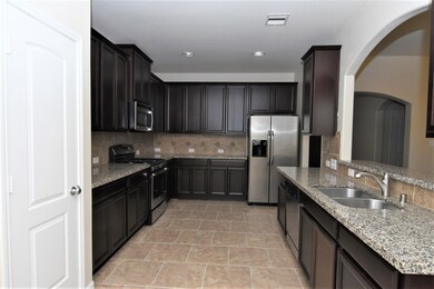 5910 Carnaby Ln, Rosenberg, TX 77471 - photo 2