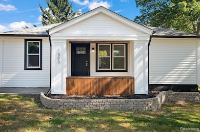 1588 Ladd Rd, Wolverine Lake, MI 48390 - photo 5