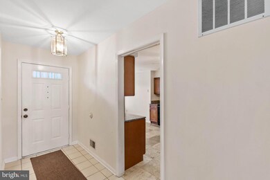 8049 Galla Knoll Cir, Springfield, VA 22153 - photo 3