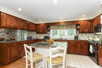 34 Pleasant Heights Dr, North Easton, MA 02356 - photo 4