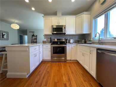 11 Hoover Rd, Middletown, RI 02842 - photo 6