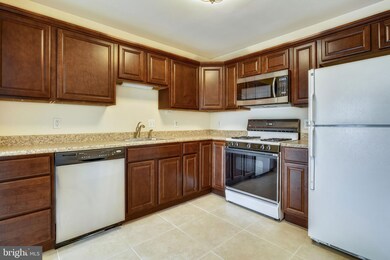 9236 Cardinal Forest Ln unit 9236C-, Lorton, VA 22079 - photo 3