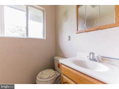 528 Kadlubeck Way, Little Egg Harbor Township, NJ 08087 - photo 5