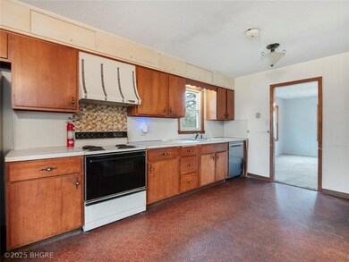 1401 1st St N, Newton, IA 50208 - photo 6