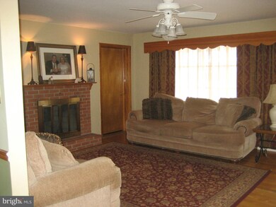 10925 Graystone Dr, Hagerstown, MD 21740 - photo 4