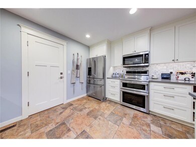 7-web-or-mls-Kitchen 3
