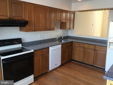 5833 Pin Oak Commons Ct unit 2, Burke, VA 22015 - photo 6