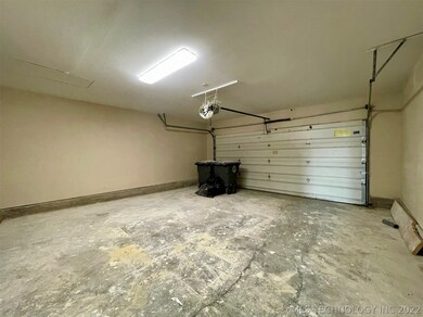 8041 - ATTACHED GARAGE
