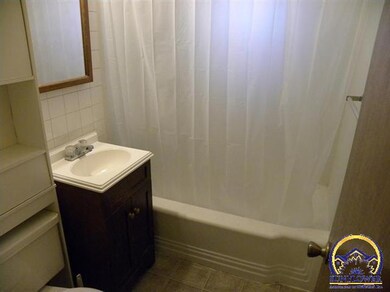 2421 SW 25th Dr, Topeka, KS 66611 - photo 6