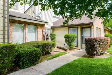 7830 Green Lawn Dr unit 7830, Houston, TX 77088 - photo 4