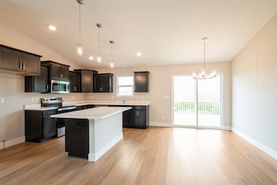 1312 Beringer Ct NE, Cedar Rapids, IA 69083 - photo 4