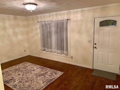 1918 Valley Dr, Davenport, IA 52806 - photo 6