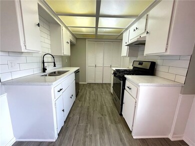 2216 NE 9th St, Moore, OK 73160 - photo 4