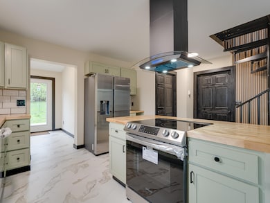 118 McLaughlin Ave-36