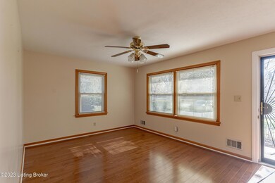 6003 Applegate Ln, Louisville, KY 40219 - photo 3