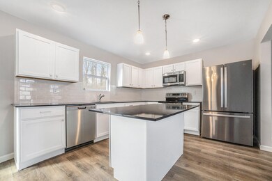 48692 Silver Oaks Blvd, Mattawan, MI 49071 - photo 4