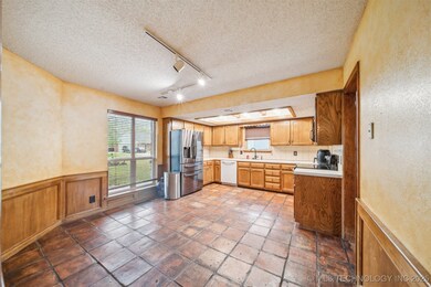 2719 S Gardenia Ave, Broken Arrow, OK 74012 - photo 4