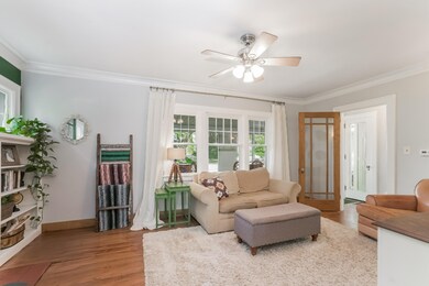 010-photo-living-room-8322497