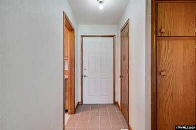 1525 NE Sherman St, Albany, OR 97321 - photo 7