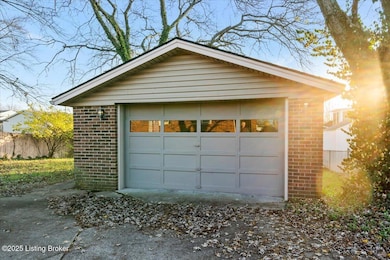 3702 Hillview Blvd, Louisville, KY 40229 - photo 4