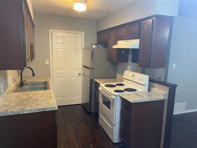 147 Allencrest Dr unit B, Fort Worth, TX 76108 - photo 2