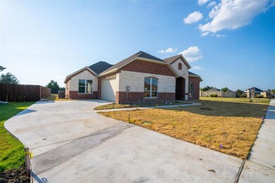 1200 Carnoustie Dr, Ennis, TX 75119 - photo 2