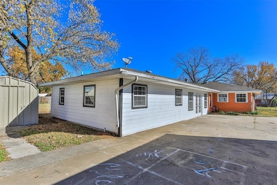 1309 Magnolia St, Gainesville, TX 76240 - photo 3