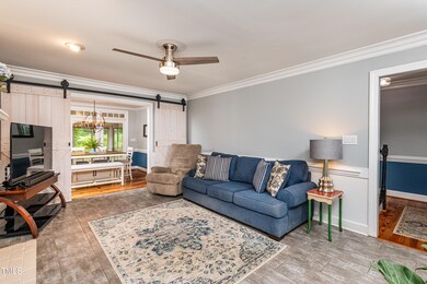 007_Family Room