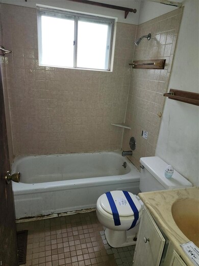 6081 Silver Fox Dr, Florissant, MO 63034 - photo 7