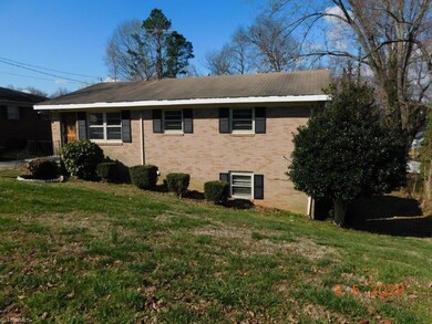 406 Hubbard St, Reidsville, NC 27320 - photo 3