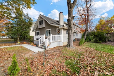 51 Thomas St, Metuchen, NJ 08840 - photo 2