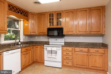 1319 Woodridge Ln, Sykesville, MD 21784 - photo 4