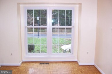 1645 Hugo Cir, Silver Spring, MD 20906 - photo 4