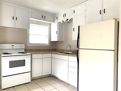 611 W Acheson St, Denison, TX 75020 - photo 5