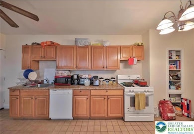 926 Butler St, Easton, PA 18042 - photo 2