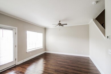 003-photo-living-room-13649777