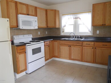 450 Shook Ave, Stroudsburg, PA 18360 - photo 3