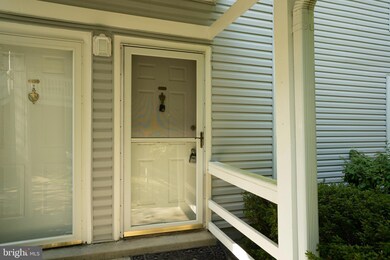 11988 Cardamom Dr, Woodbridge, VA 22192 - photo 3