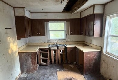 1313 W Randolph St, Vandalia, IL 62471 - photo 4