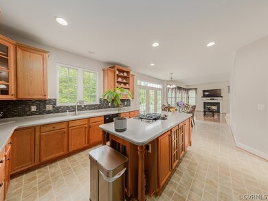 19230 Potomac Crest Dr, Triangle, VA 22172 - photo 5